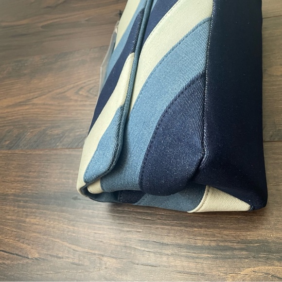 Akira Handbag - Picture 4 of 10